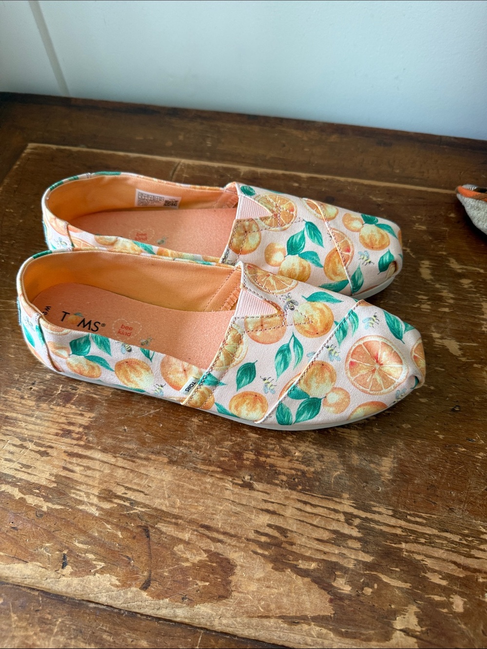 Women’s Slip-On Canvas Shoes Sun kissed Orange 🍊 Bee 🐝 Print